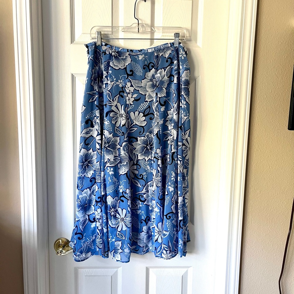 Jones Wear Skirt size 12 Navy Blue White Floral Tropical Sheer Calf Midi Modest